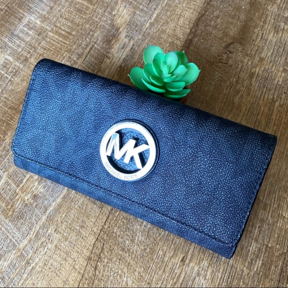 ✨SOLD✨ Michael Kors Wallet